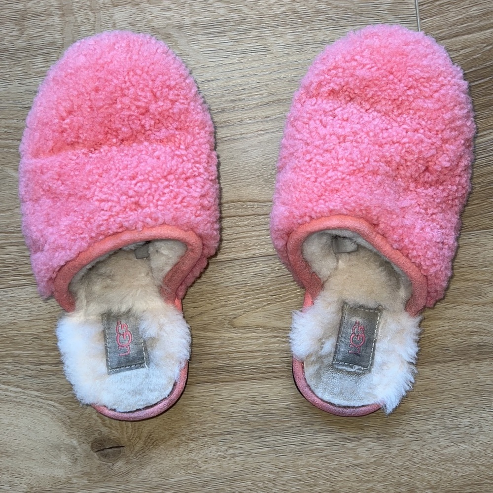 UGG pink Sherpa scuffette